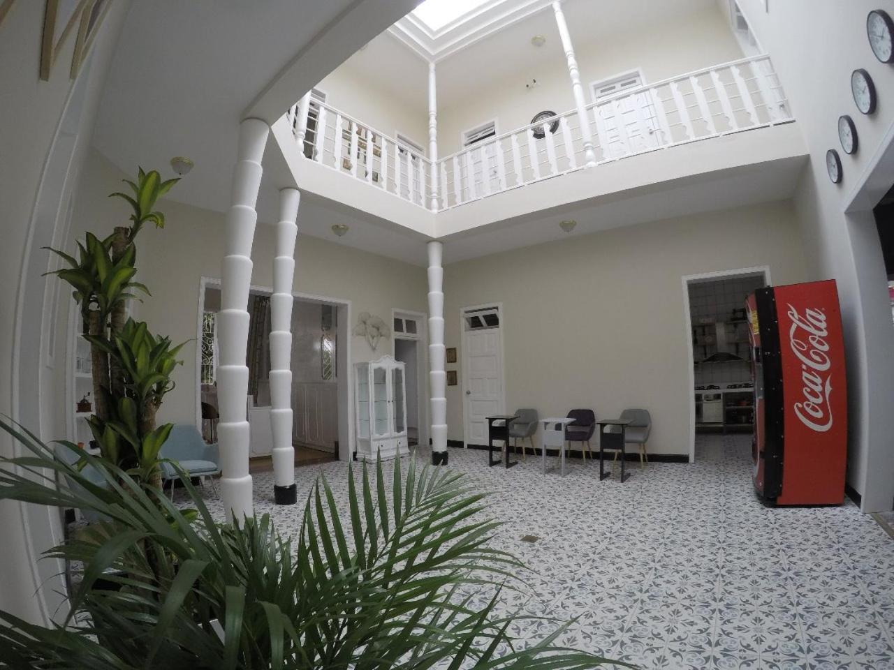 Nomad Hostel Medellín Extérieur photo